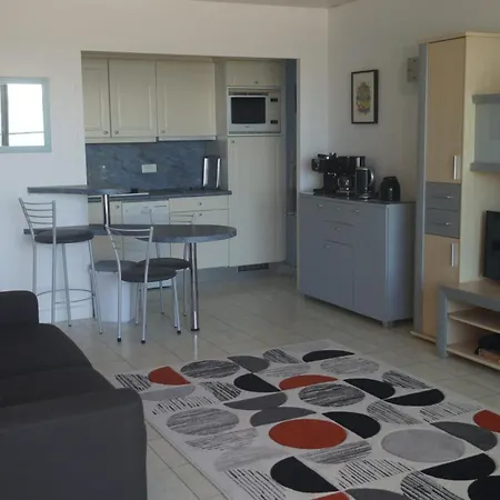 Apartamento Pretty Cozy Nest Next To The Sea